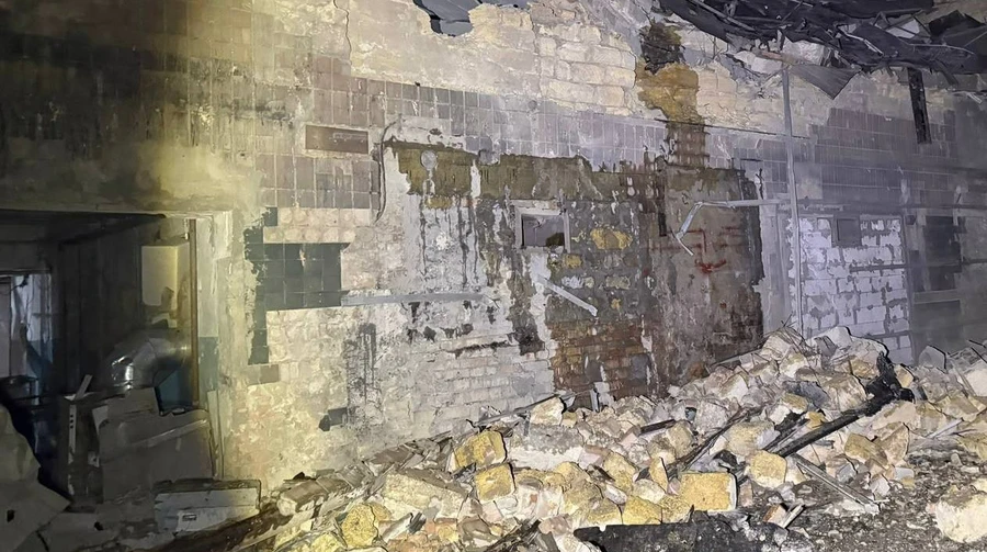 Consecuencias del ataque ruso con drones a la región de Odesa en la madrugada del 26 de mayo de 2026 — edificio destruido