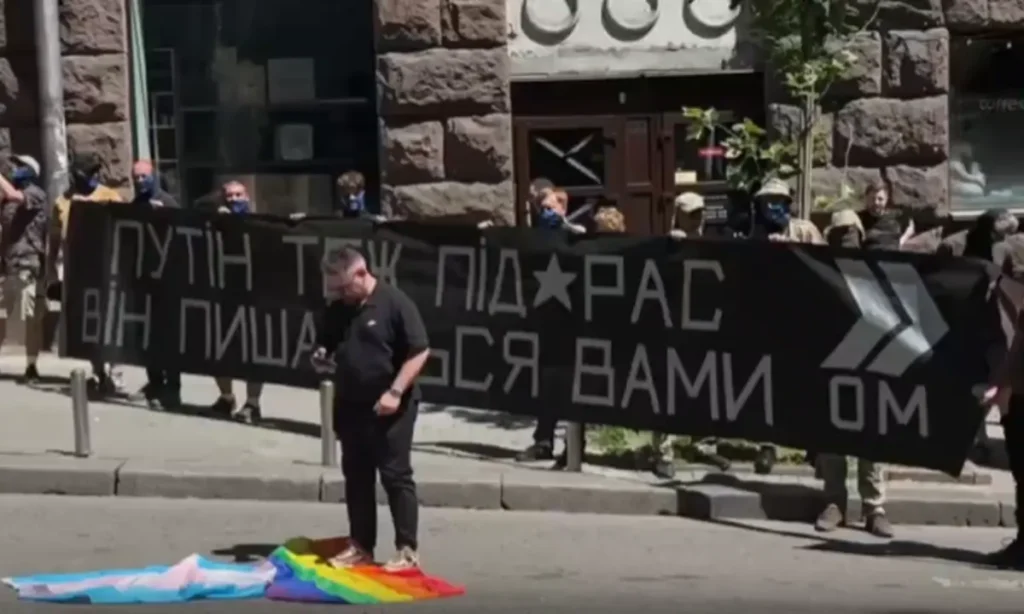 Opositores al KyivPride 2026 concentrados en el centro de Kyiv