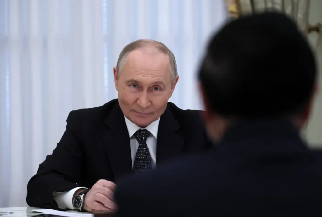 Putin firma una ley para embargar bienes de rusos críticos con el Kremlin