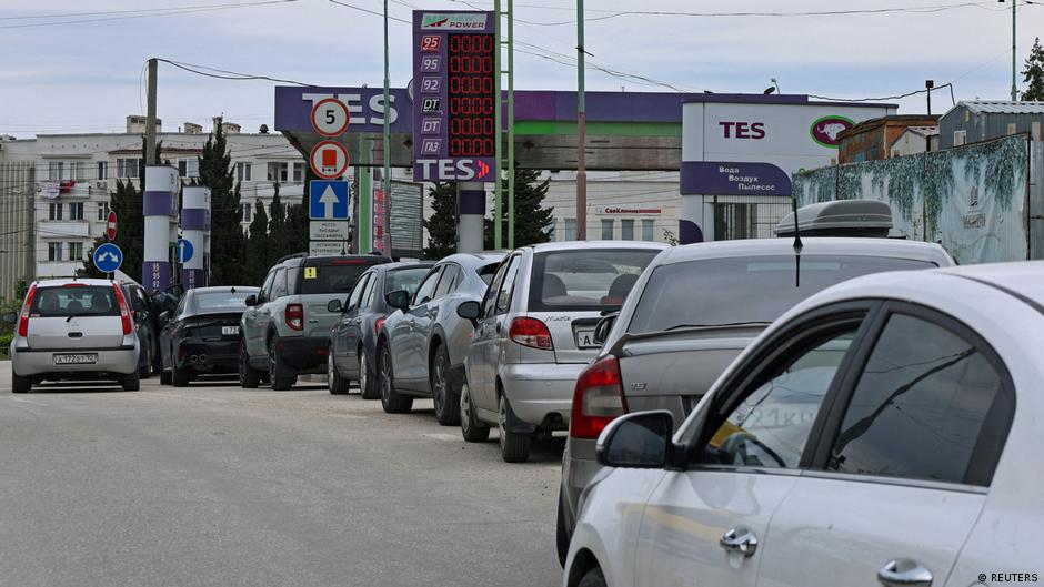 Surtidor de gasolina en Crimea con precios disparados casi al doble en una semana