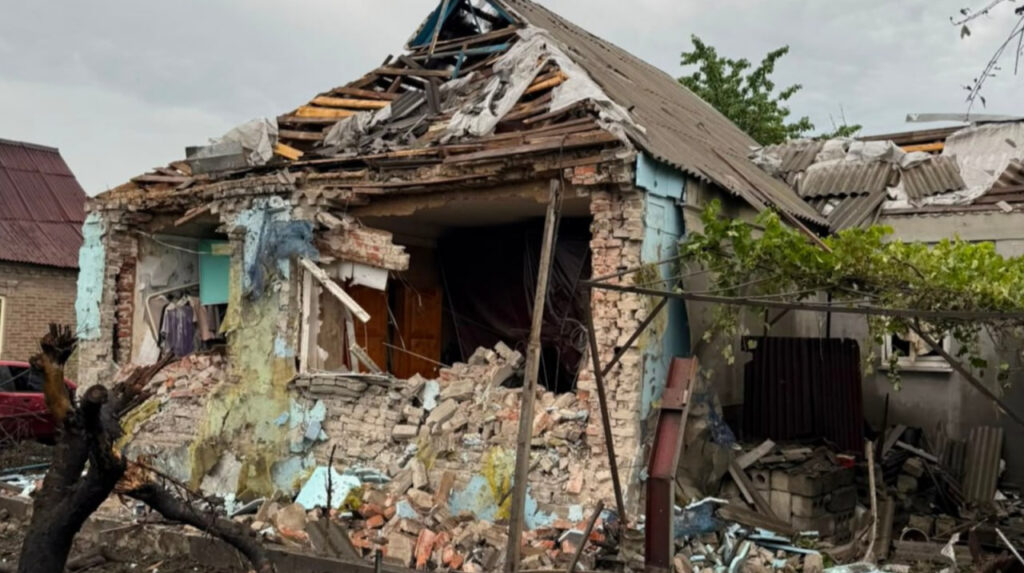Edificios destruidos tras los ataques Kramatorsk que dejaron cuatro muertos incluidos niños