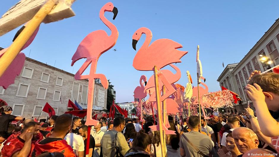 Protestas Albania multitudinarias en Tirana exigiendo la dimisión del primer ministro Edi Rama