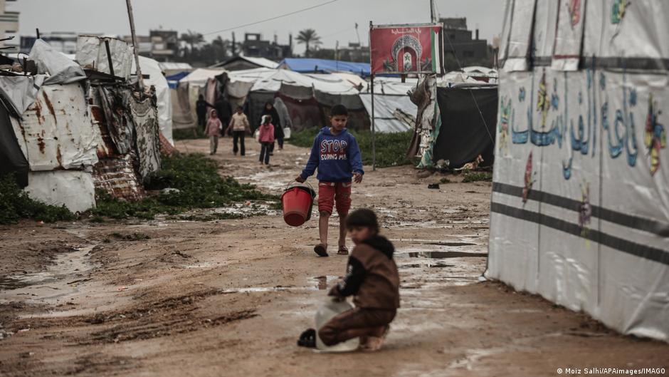 Columnas de humo tras los ataques Gaza en zona residencial bombardeada por Israel