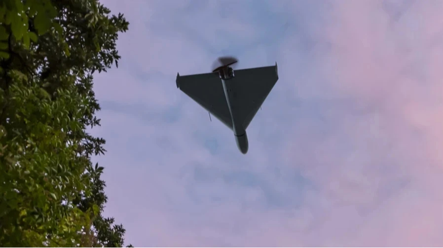 Daños en edificios y vehículos tras ataque de drones en Odesa durante ofensiva rusa