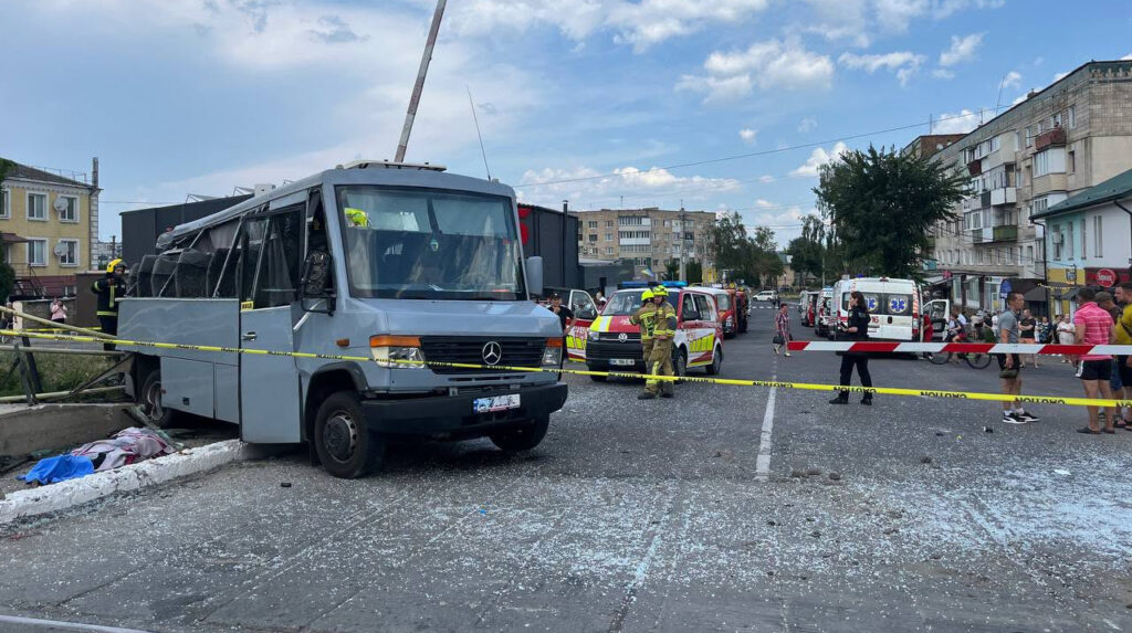 Accidente tren Ucrania: locomotora arrolla una furgoneta en un paso a nivel dejando cuatro muertos