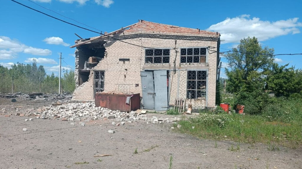 Edificios destruidos por bombardeos en Ucrania tras ataques rusos en Donetsk y Jersón