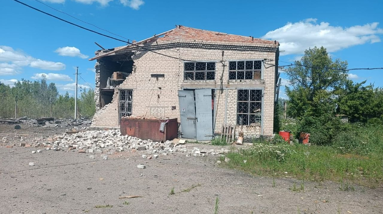 Edificios destruidos por bombardeos en Ucrania tras ataques rusos en Donetsk y Jersón