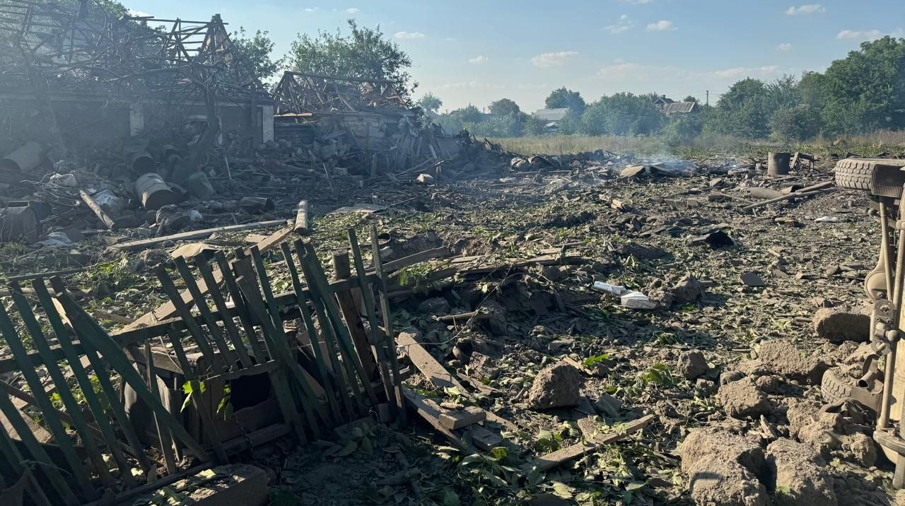 Edificios destruidos tras el bombardeo en Donetsk en la localidad de Oleksandrivka con un muerto