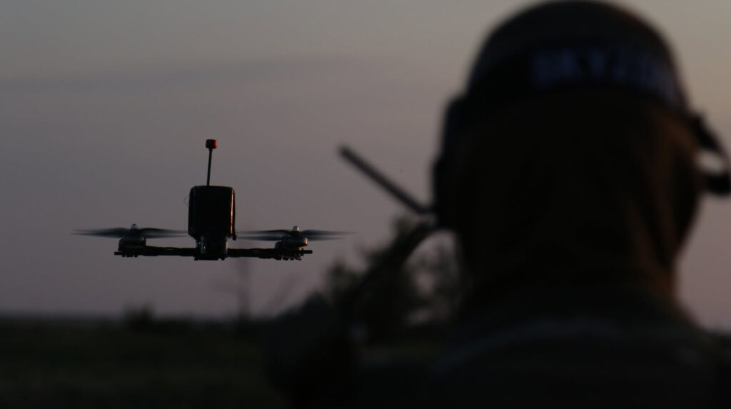 Soldados ucranianos en el frente Ucrania durante uno de los 211 combates registrados en un solo día