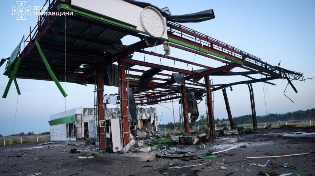 ataque Poltava contra gasolineras y estación de bomberos durante conflicto en Ucrania