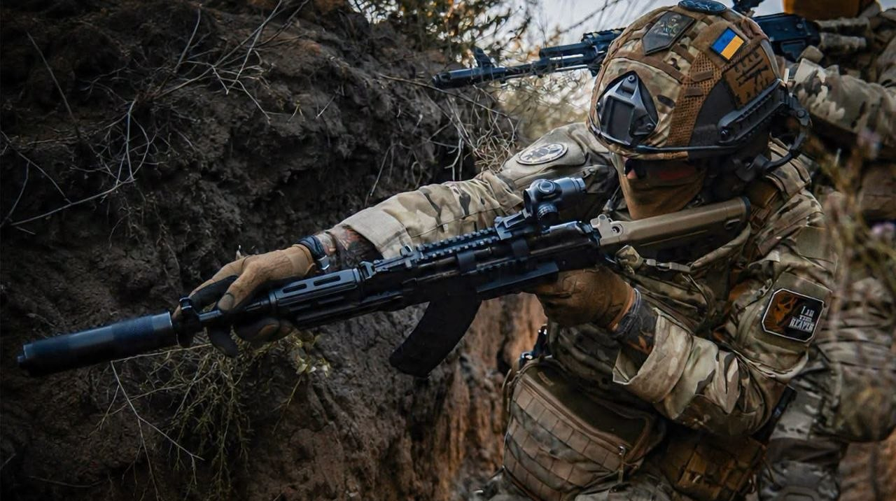 Soldados ucranianos en el frente Ucrania durante los intensos combates registrados en Pokrovsk