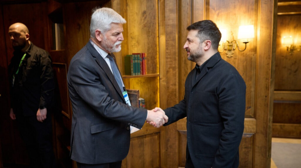 Zelenski con la Orden del León Blanco en el contexto de las relaciones entre República Checa y Ucrania