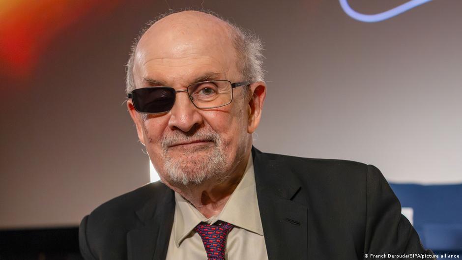 Hadi Matar, el atacante de Salman Rushdie, condenado por terrorismo tras el apuñalamiento al escritor