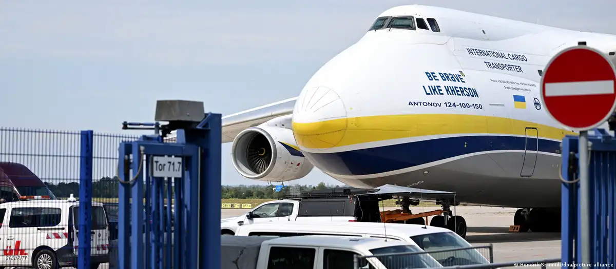 Avión Antonov An-124 ucraniano en el aeropuerto de Leipzig donde se investigó el incidente con un dron