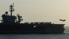 USS Abraham Lincoln navegando tras 250 días en el mar en medio de una crisis a bordo