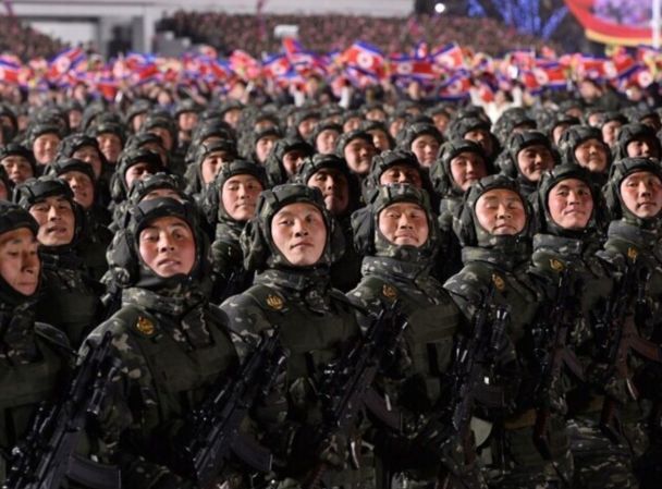 Soldados de Corea del Norte en formación militar en el contexto del conflicto entre Corea del Norte Ucrania