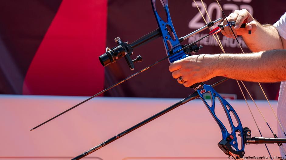 Arqueros rusos compiten bajo bandera e himno nacional en torneo internacional de tiro con arco Rusia