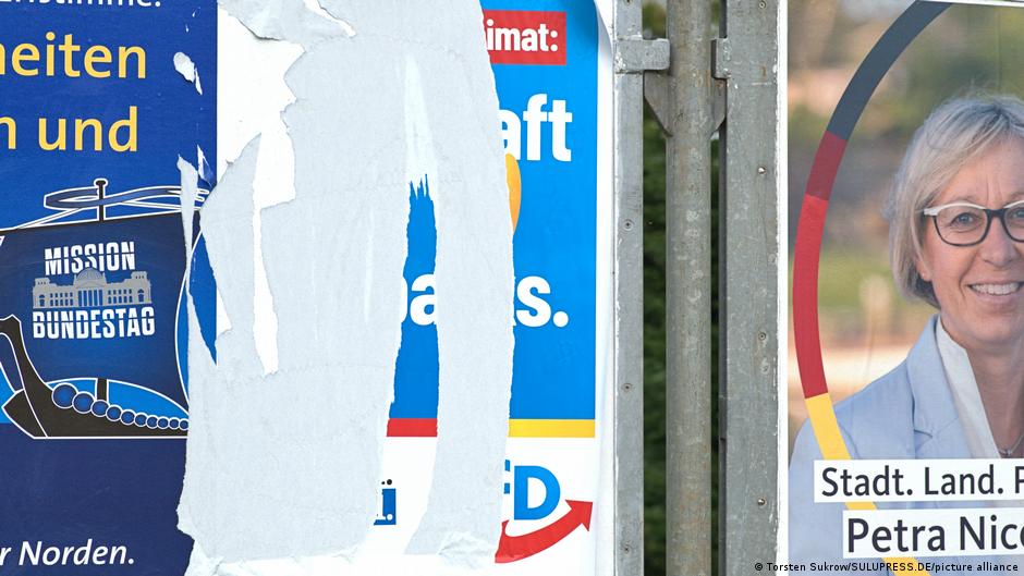 Eurodiputado de AfD involucrado en incidente violento contra menor con un bate durante protesta