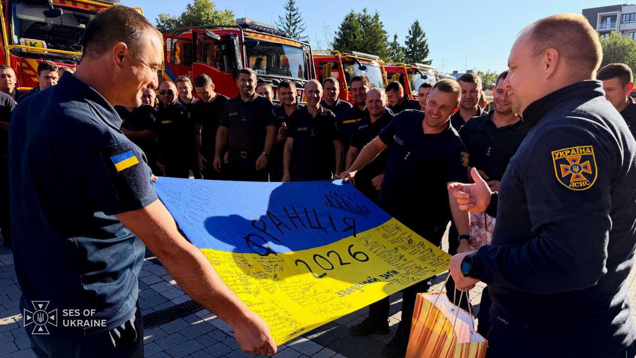 Rescatistas ucranianos regresan a su país tras completar misión de ayuda humanitaria en Francia