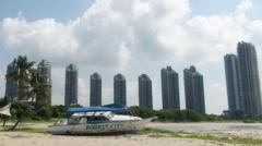 Vista aérea de Forest City Malasia, ciudad fantasma abandonada convertida en refugio de estafadores