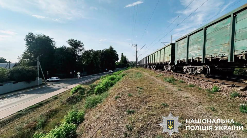 Adolescente muere arrollado por un tren en Kiev Ucrania en trágico accidente ferroviario