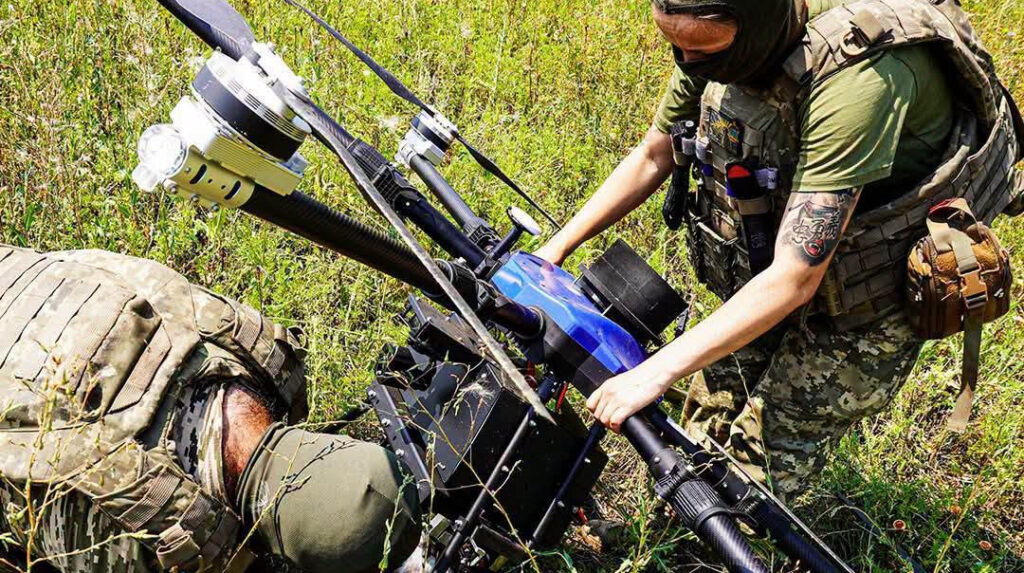 Soldados ucranianos en el frente de guerra Ucrania frente a 244 ataques registrados en un solo día