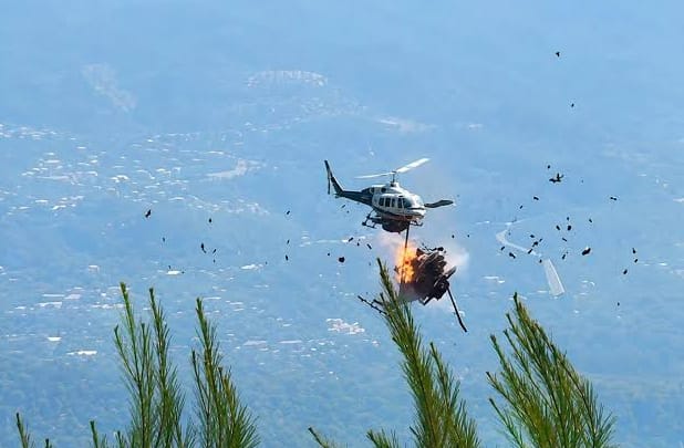 Helicóptero de extinción de incendios Grecia choca durante operativo contra las llamas