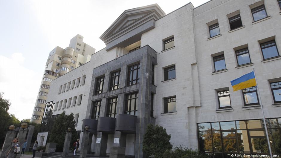 Irina Mudra tras la decisión del tribunal anticorrupción que dictó prisión preventiva en su contra