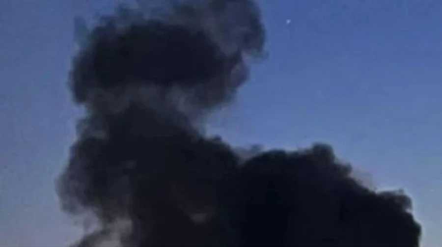 Dron Járkov destruye balcón de edificio residencial dejando un herido en el ataque ruso