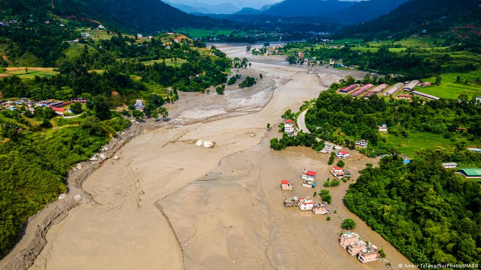 Inundaciones en Nepal dejan 53 ciudadanos ucranianos desaparecidos tras fuertes lluvias