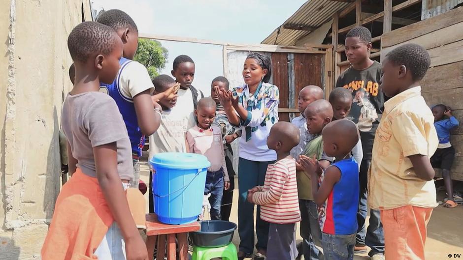 Trabajadores sanitarios en zona de brote de ébola Congo durante respuesta humanitaria de la ONU