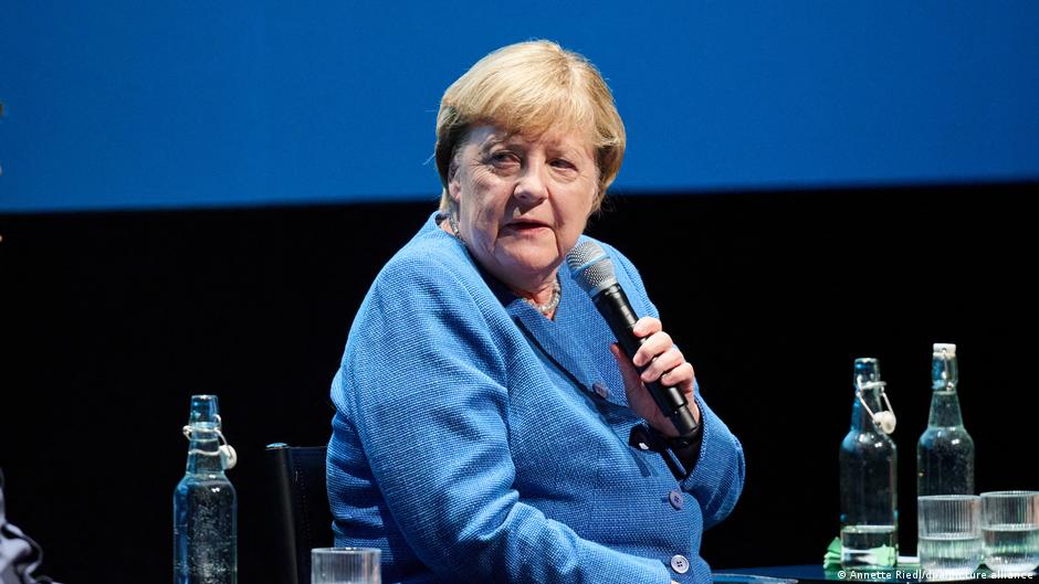 Angela Merkel pronuncia un discurso en defensa de la democracia ante ciudadanos alemanes