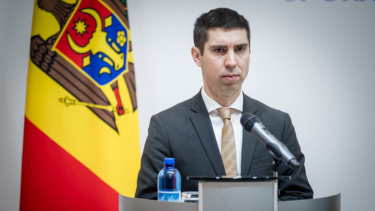 Canciller de Moldavia habla en ucraniano durante su visita oficial a Kiev junto a autoridades ucranianas