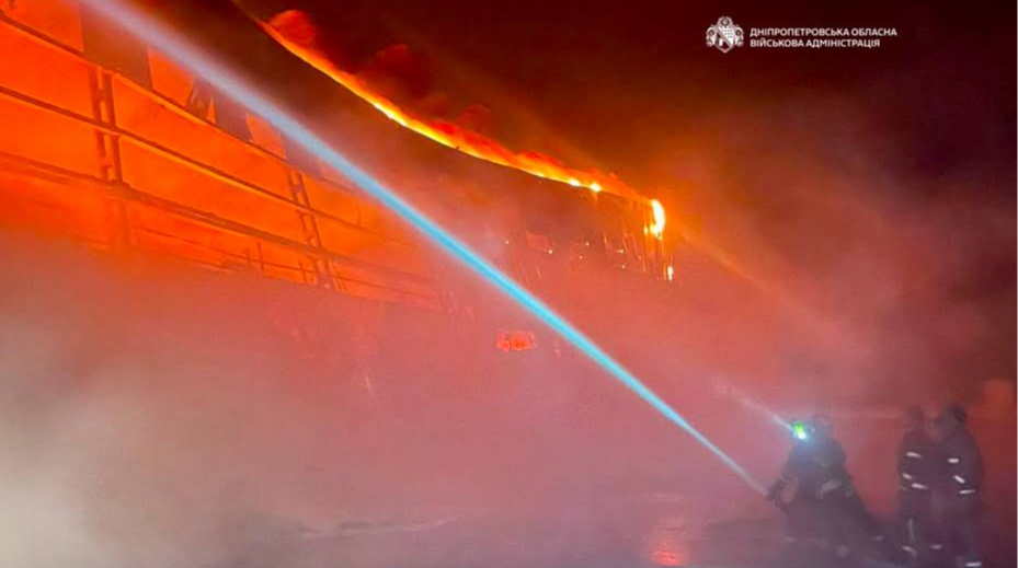 Incendio en almacenes cerca de Dnipro tras ataque de drones Ucrania