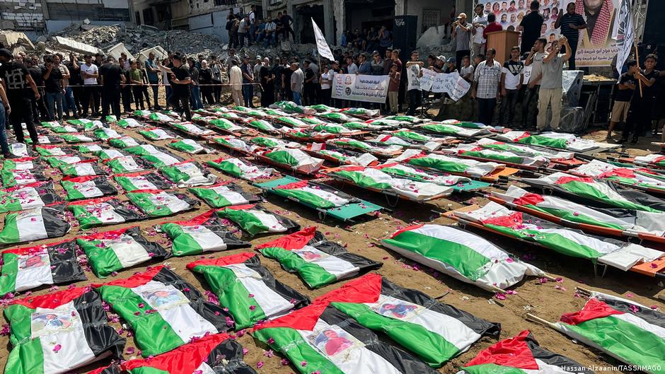 Sepultura colectiva en Gaza de 112 víctimas del bombardeo Gaza 2023 en ceremonia de entierro