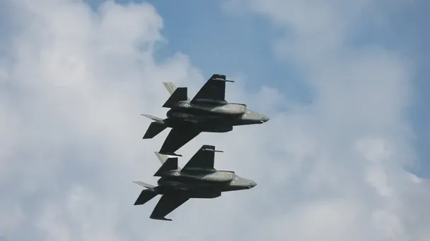 Avión de combate polaco desplegado tras ataque de drones Ucrania Polonia en la frontera oriental