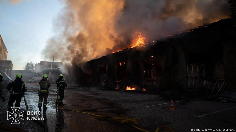 Dron Shahed destruye almacén de juguetes KIDDISVIT durante ataque Kiev