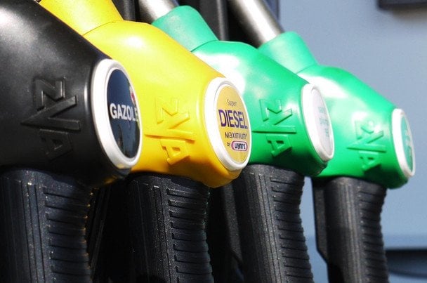 Surtidor de gasolina en Ucrania reflejando el alza en el precio combustible Ucrania