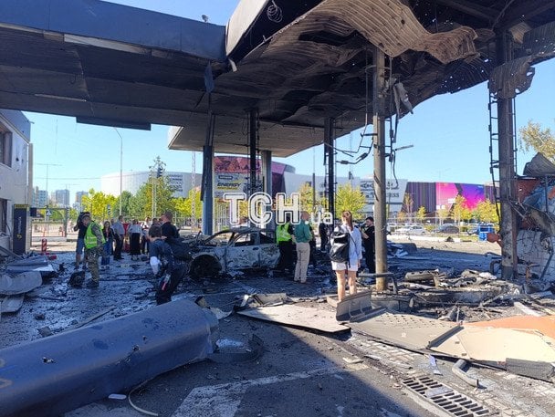 ataque Kiev destruye gasolineras y deja víctimas tras bombardeo ruso en la capital ucraniana