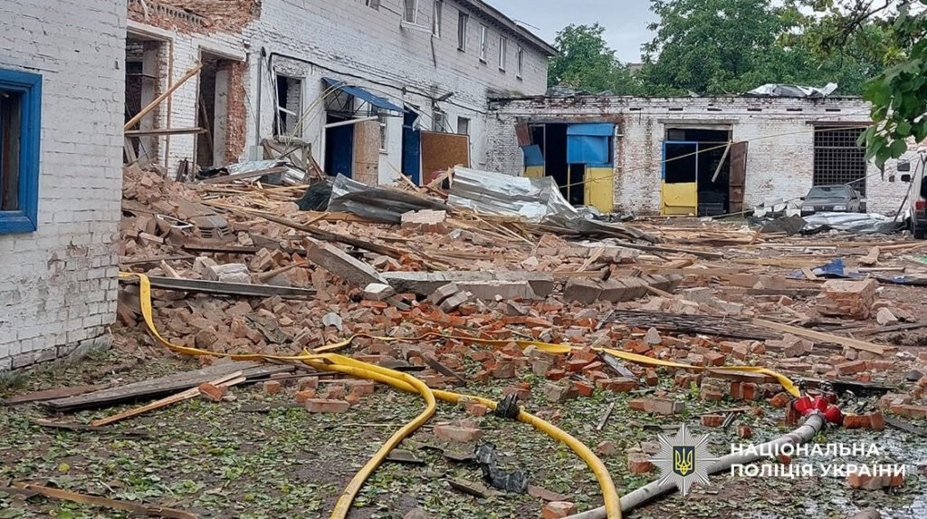 ataque Pryluky deja tres muertos en almacenes agrícolas tras bombardeo ruso en Ucrania