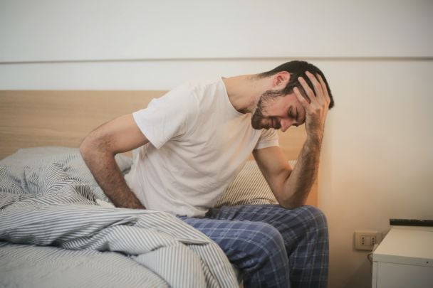 Joven de 23 años diagnosticada con tumor cerebral tras confundir síntomas con resaca