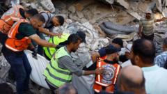 Derrumbe en Gaza deja 12 muertos y decenas de personas atrapadas entre los escombros