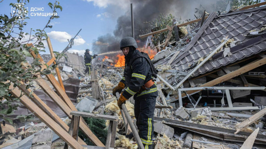 Ataque aéreo en Sumy deja un muerto y 9 heridos entre la población civil ucraniana