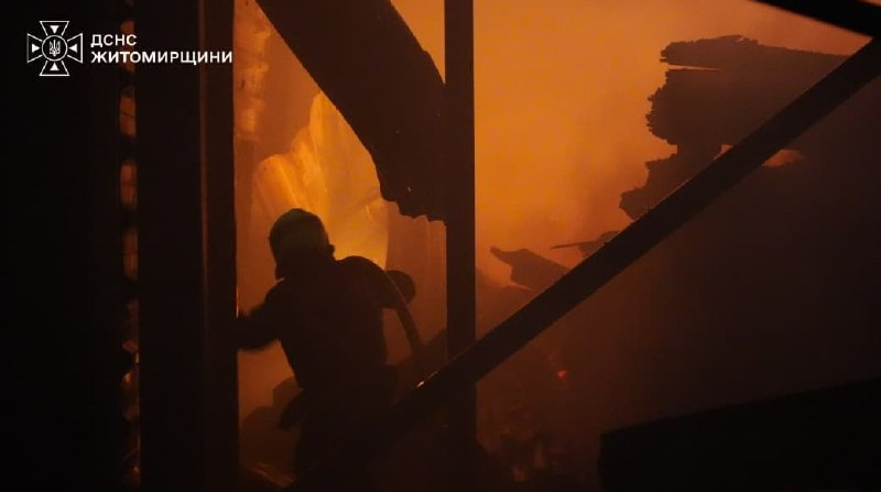 Ataque en Zhytomyr deja dos muertos tras bombardeo ruso al parque industrial de la ciudad