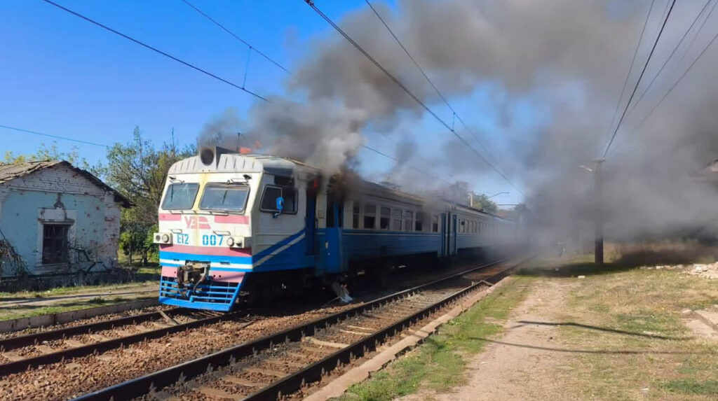Ataque a tren eléctrico en Járkov deja dos heridos tras impacto registrado en la ciudad ucraniana