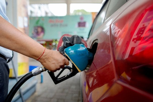 Surtidor de gasolina en Ucrania mostrando el precio combustible Ucrania al 19 de septiembre