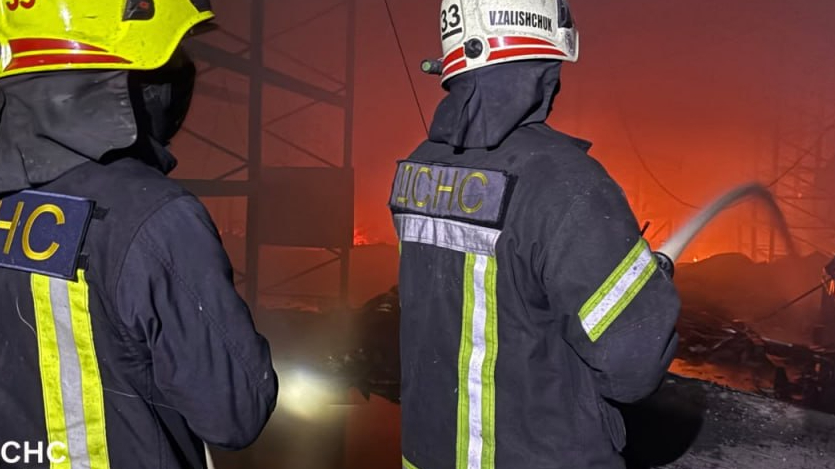 Fragmentos de dron caídos en Kiev provocan incendio en edificios de la capital ucraniana