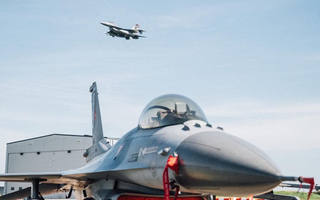 Alerta aérea en Estonia por drones desconocidos sobrevolando territorio nacional