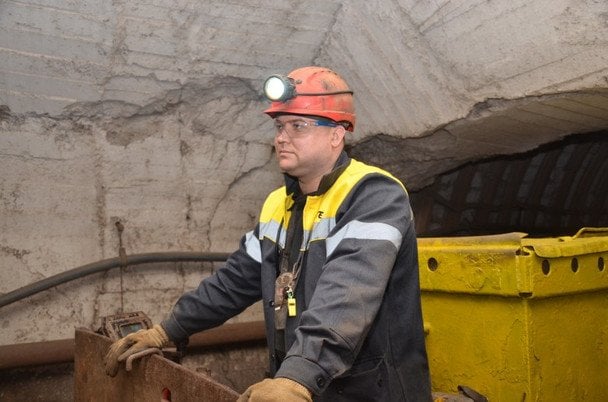 Trabajadores desplazados internos Ucrania empleados por DTEK durante cuatro años de guerra