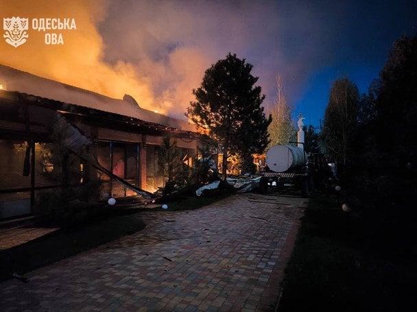 Edificios residenciales dañados tras ataque en Odesa durante conflicto en Ucrania
